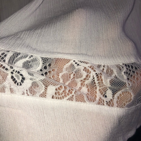One Clothing White Lace Top size L , romantic looking white blousy top - Picture 8 of 9